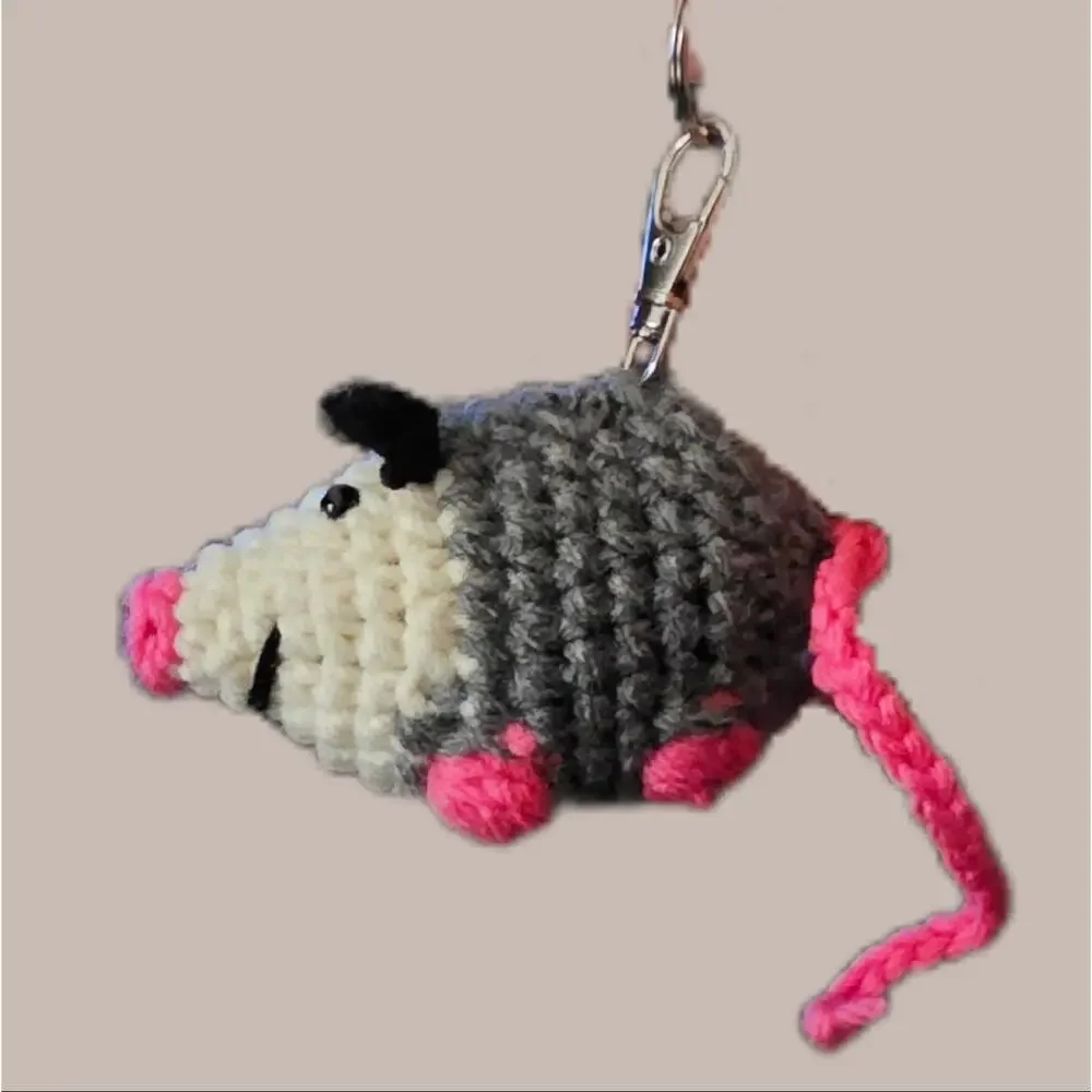 Opossum with optional keychain